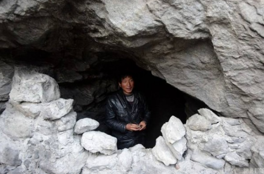 Китаец прятался в пещере 14 лет из-за 150 юаней