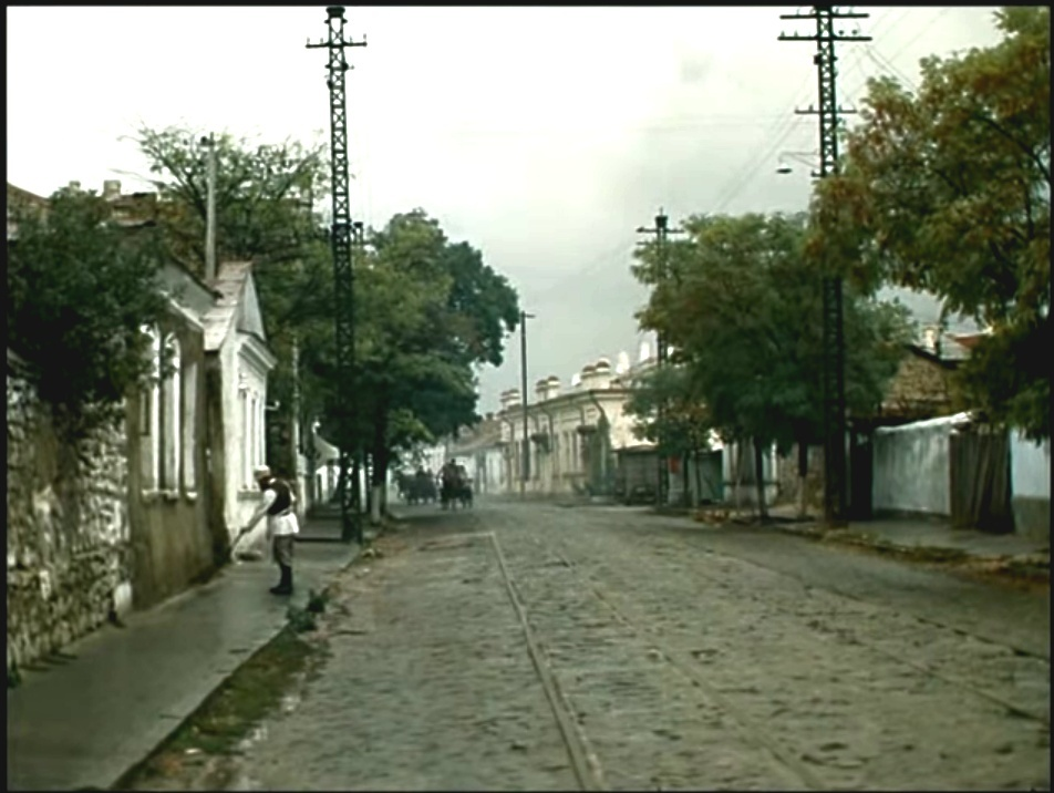 Симферополь. Улица Ефремова 1970 е годы. Хорошо видно как проходила трамвайная линия по этому участку.