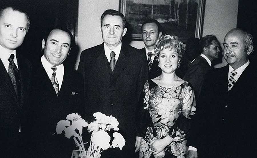 Дипломат Вилли Хштоян, министр иностранных дел СССР Андрей Громыко и Надежда Румянцева на приеме в советском посольстве в Египте, Каир, 1972 год.