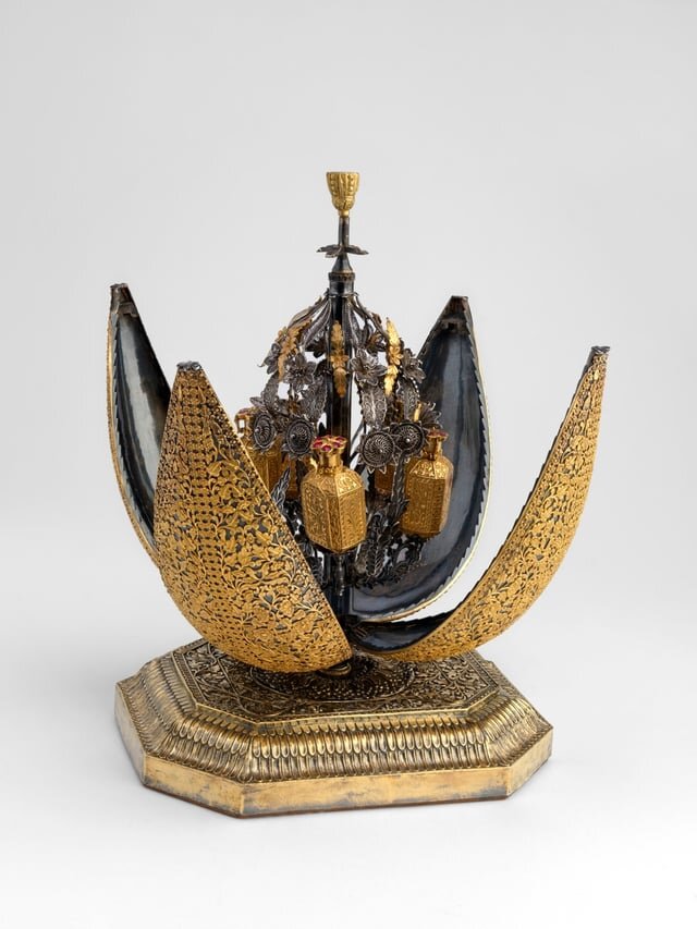 Держатель для духов в форме золотого лотоса, Индия, 1875 год