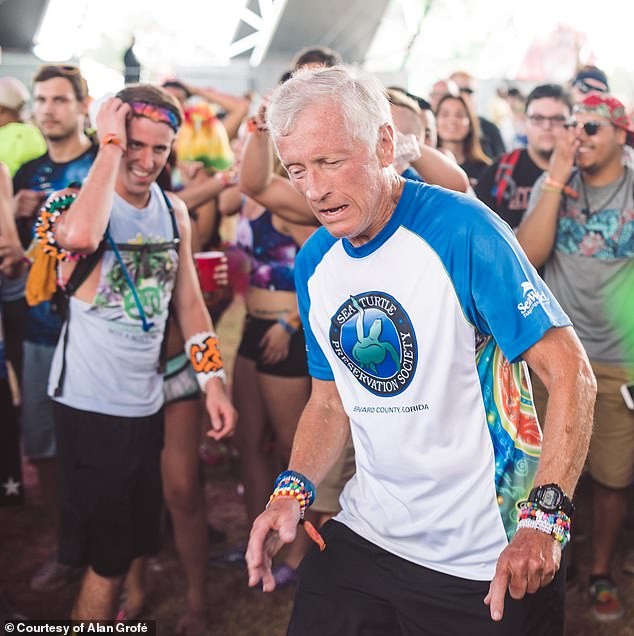 Дедушка на рейве: 79-летний тусовщик посетил десятки фестивалей